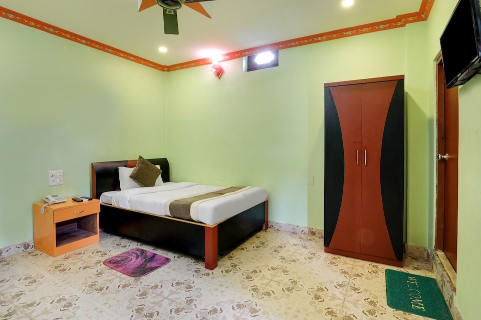 SPOT ON 545 Ghatal Hotel主图