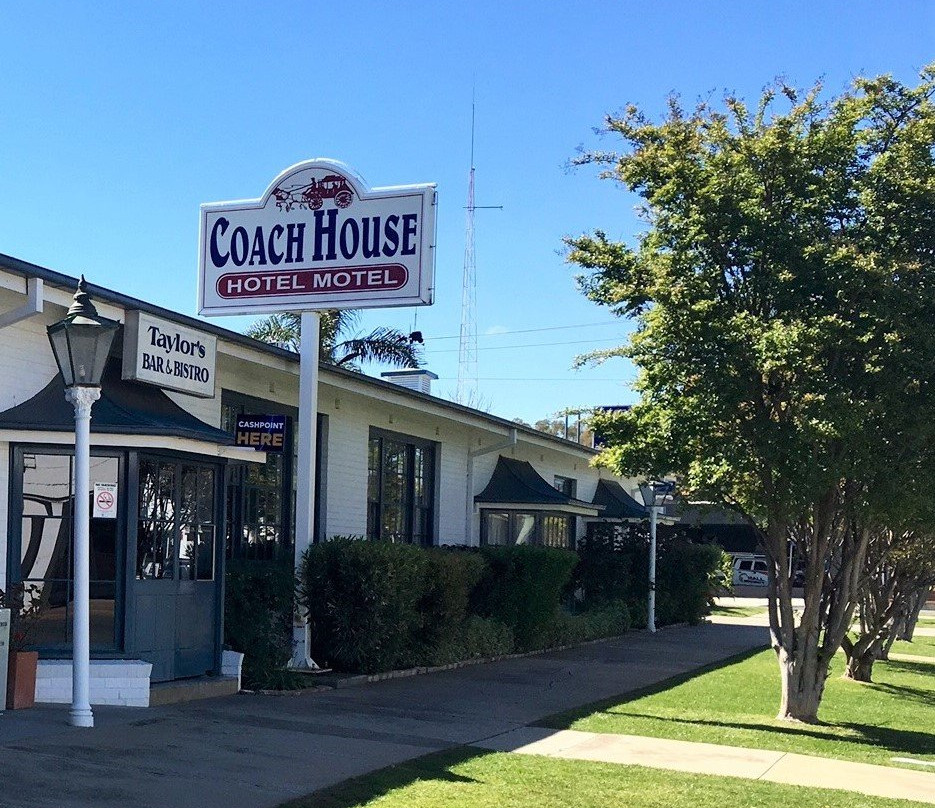 Coach House Hotel Motel主图