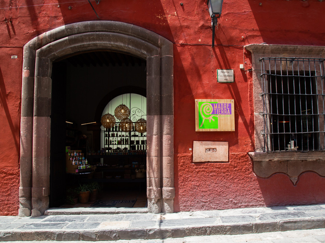 Tiendas Madre Tierra-圣米格尔护城必去景点
