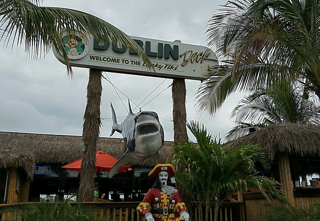 Davis Park旅游景点-Dublin Deck Tiki Bar and Grill
