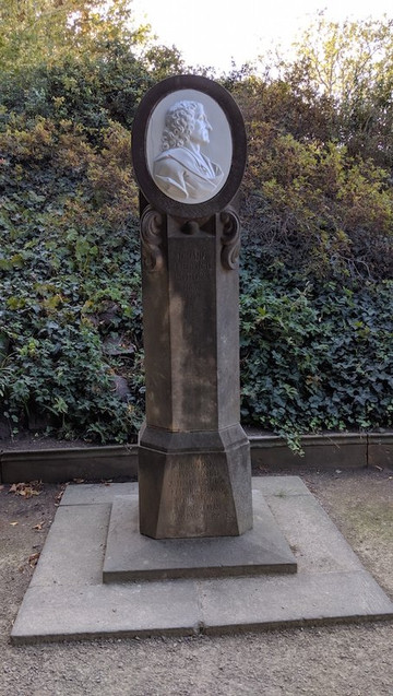 Böttger Denkmal-德累斯顿必去景点