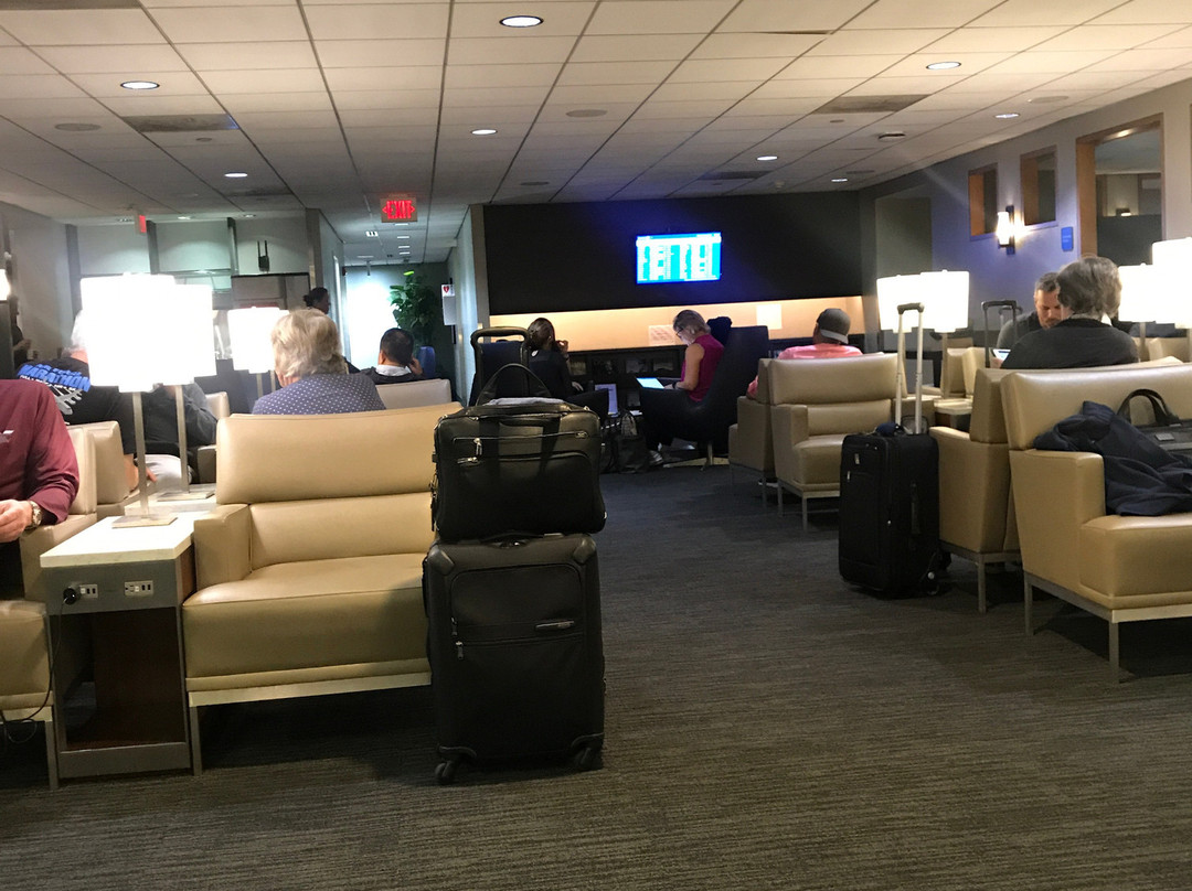 United Airlines Club Lounge景点图片