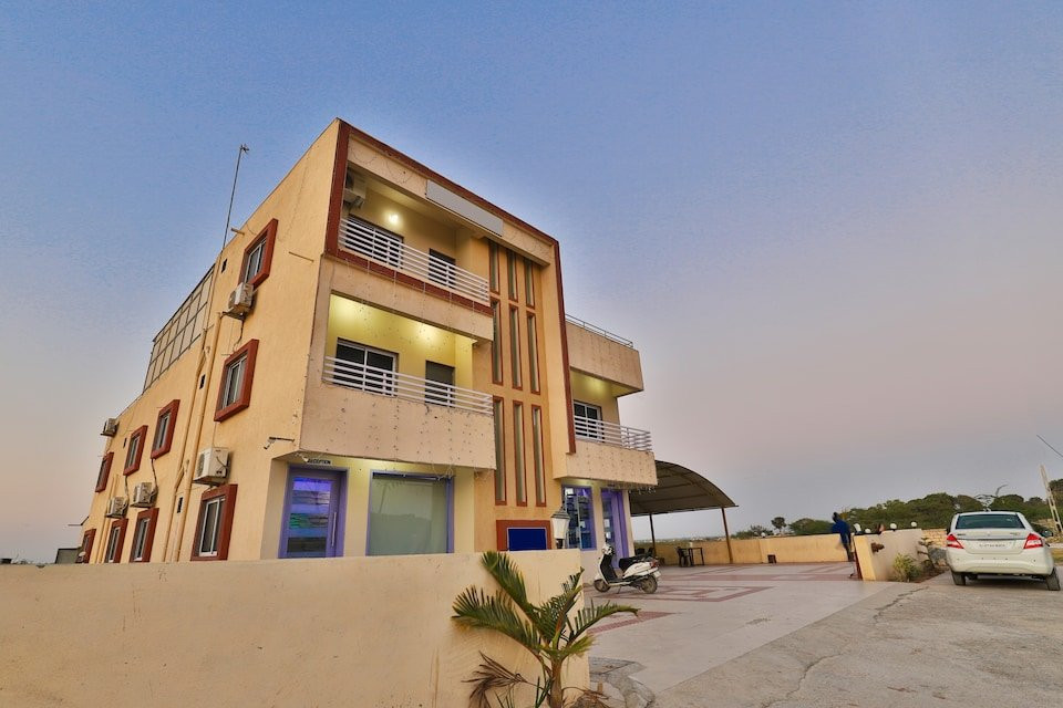 OYO 29155 Village Hotel主图