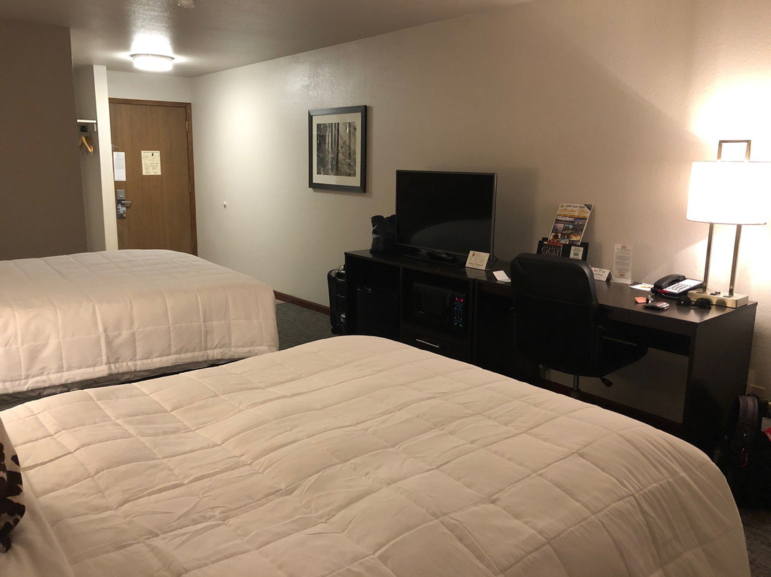 Super 8 by Wyndham St. Regis主图