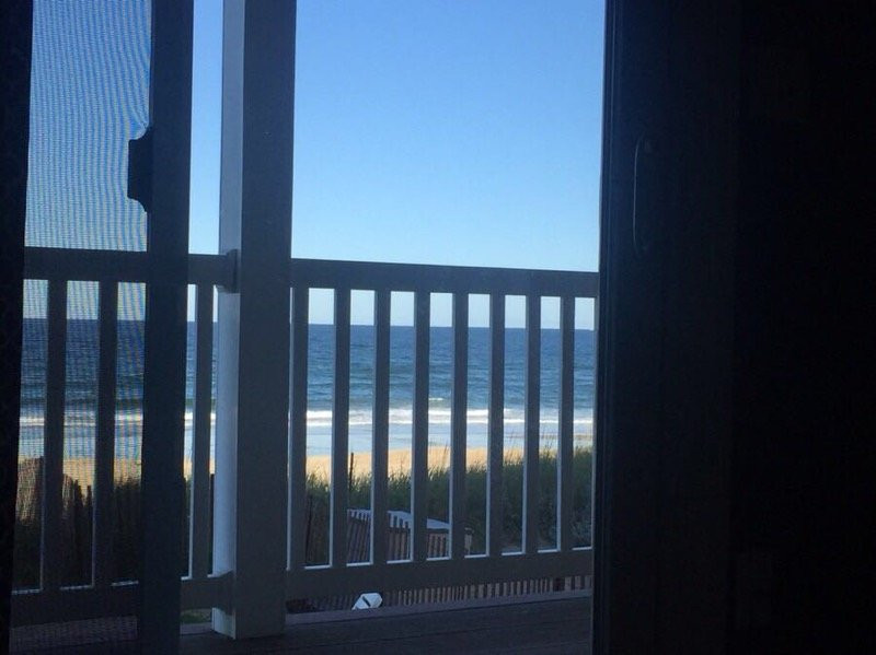 Shoreline Oceanfront Rooms and Suites主图