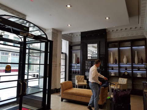 维多利亚酒店主图