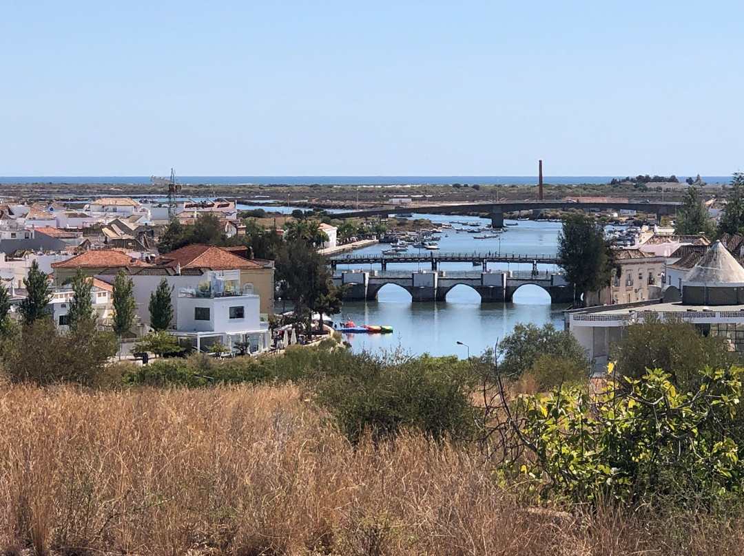 Ponte Ferroviária de Santa Maria-塔维拉必去景点