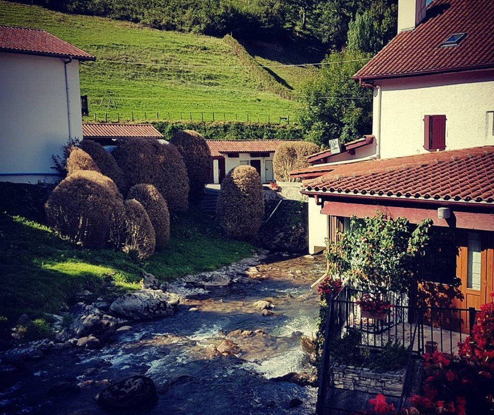 尼夫河源头酒店主图