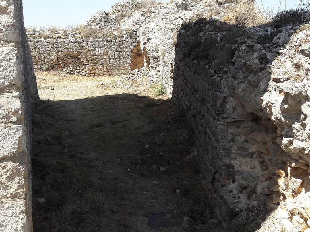 Castle of Rello景点图片
