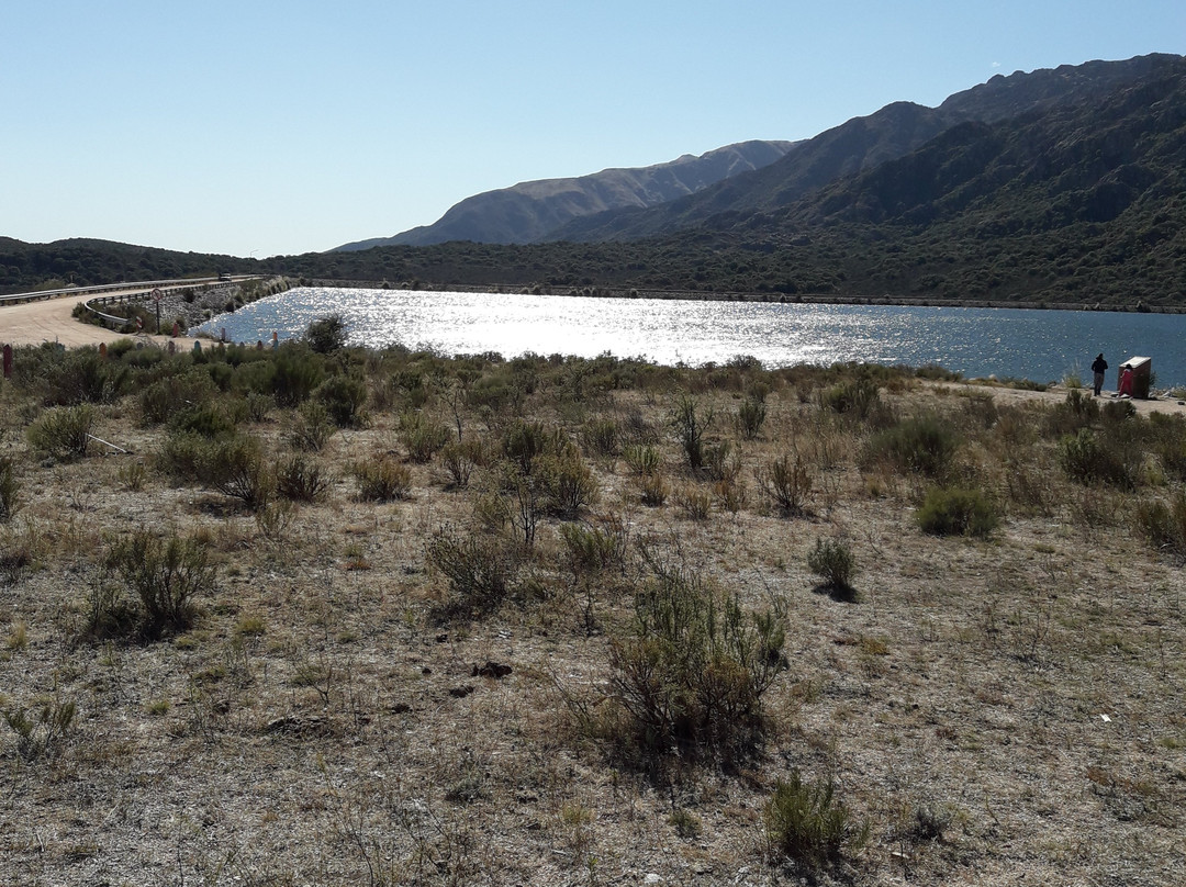 Dique Piscu Yaco-梅洛必去景点