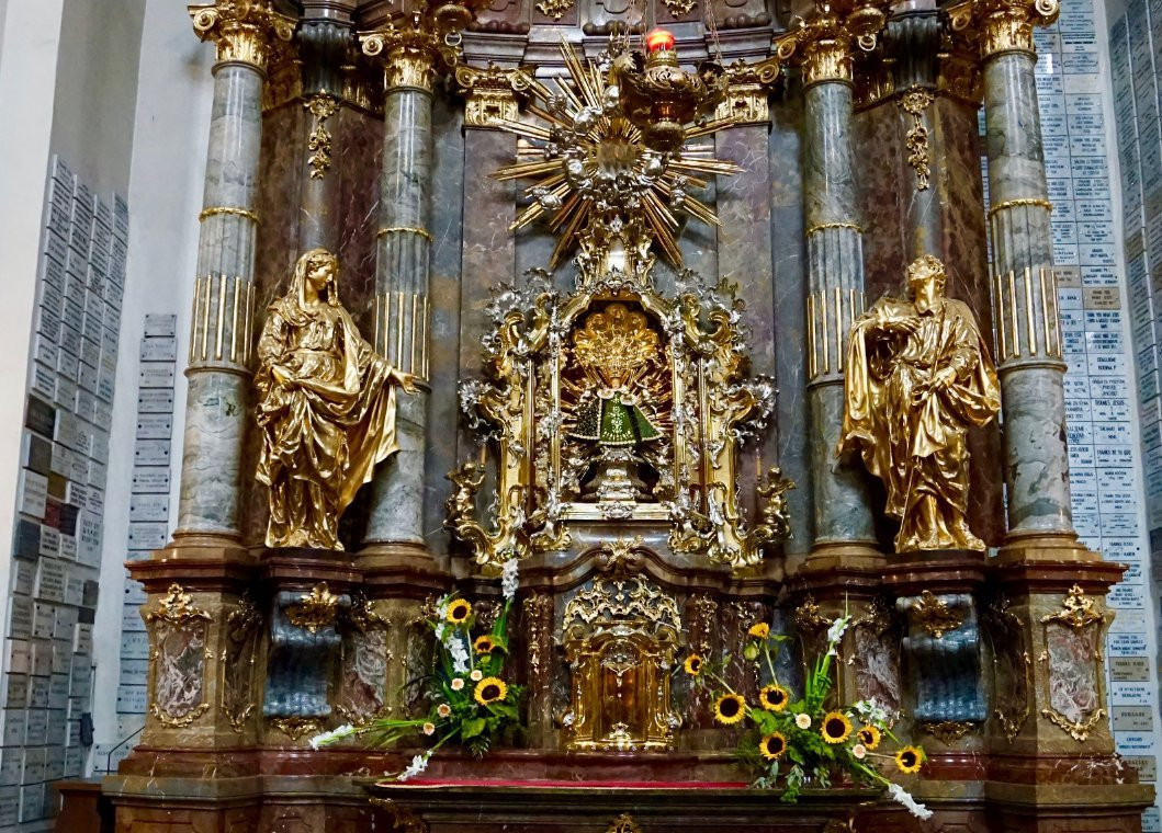 珀德薇姿酒店主图