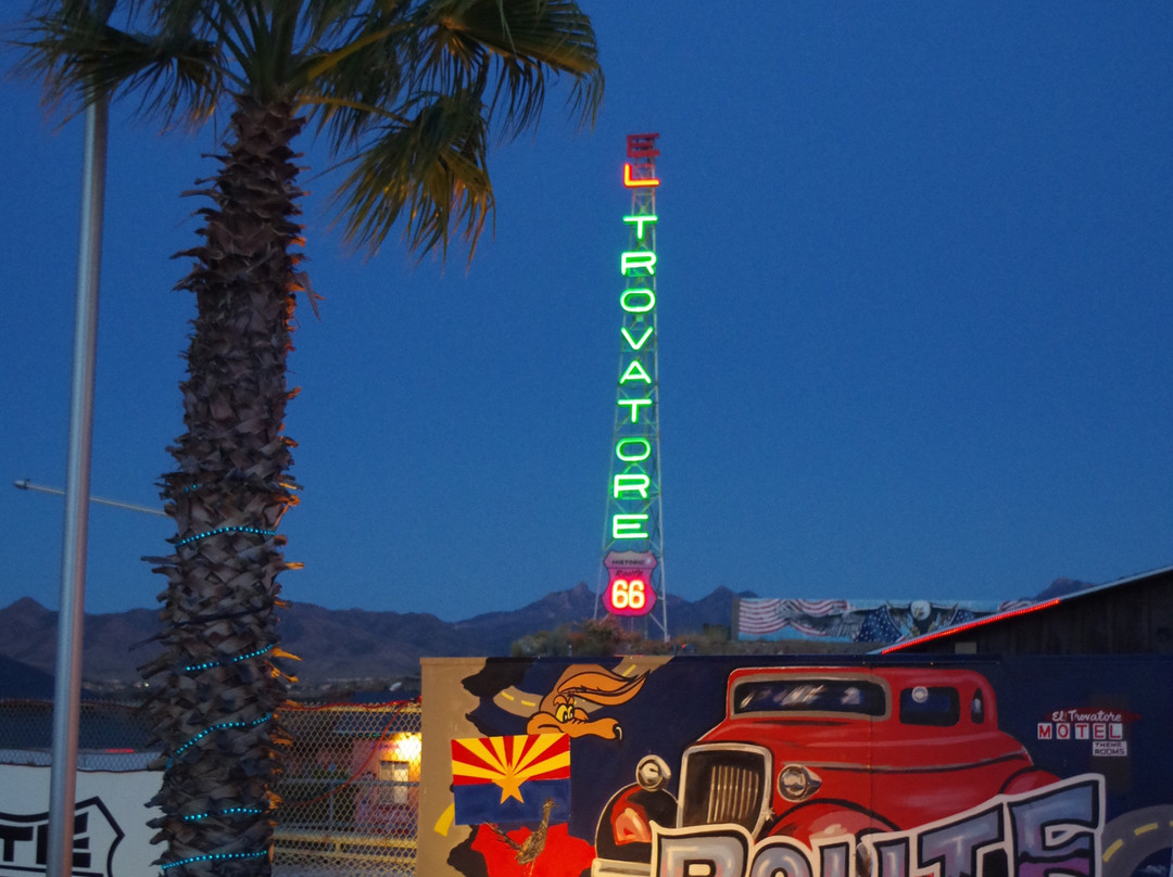 埃尔游唱诗人汽车旅馆主图