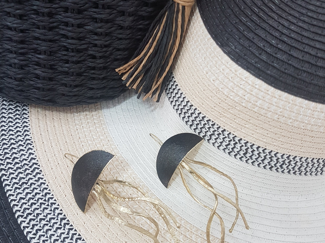 Isla store-Plaka必去景点