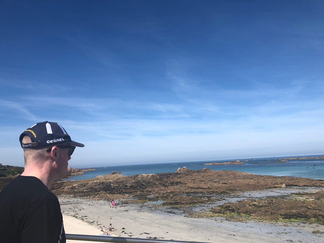 Vazon Bay-Castel必去景点