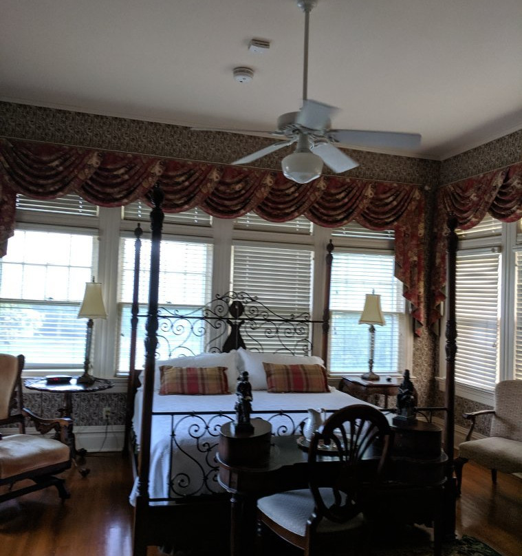 Captain Henderson House Bed and Breakfast主图