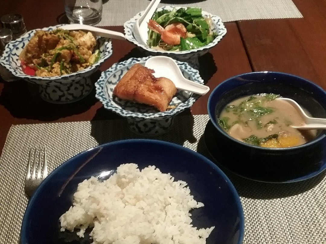 桑普兰滨江酒店主图