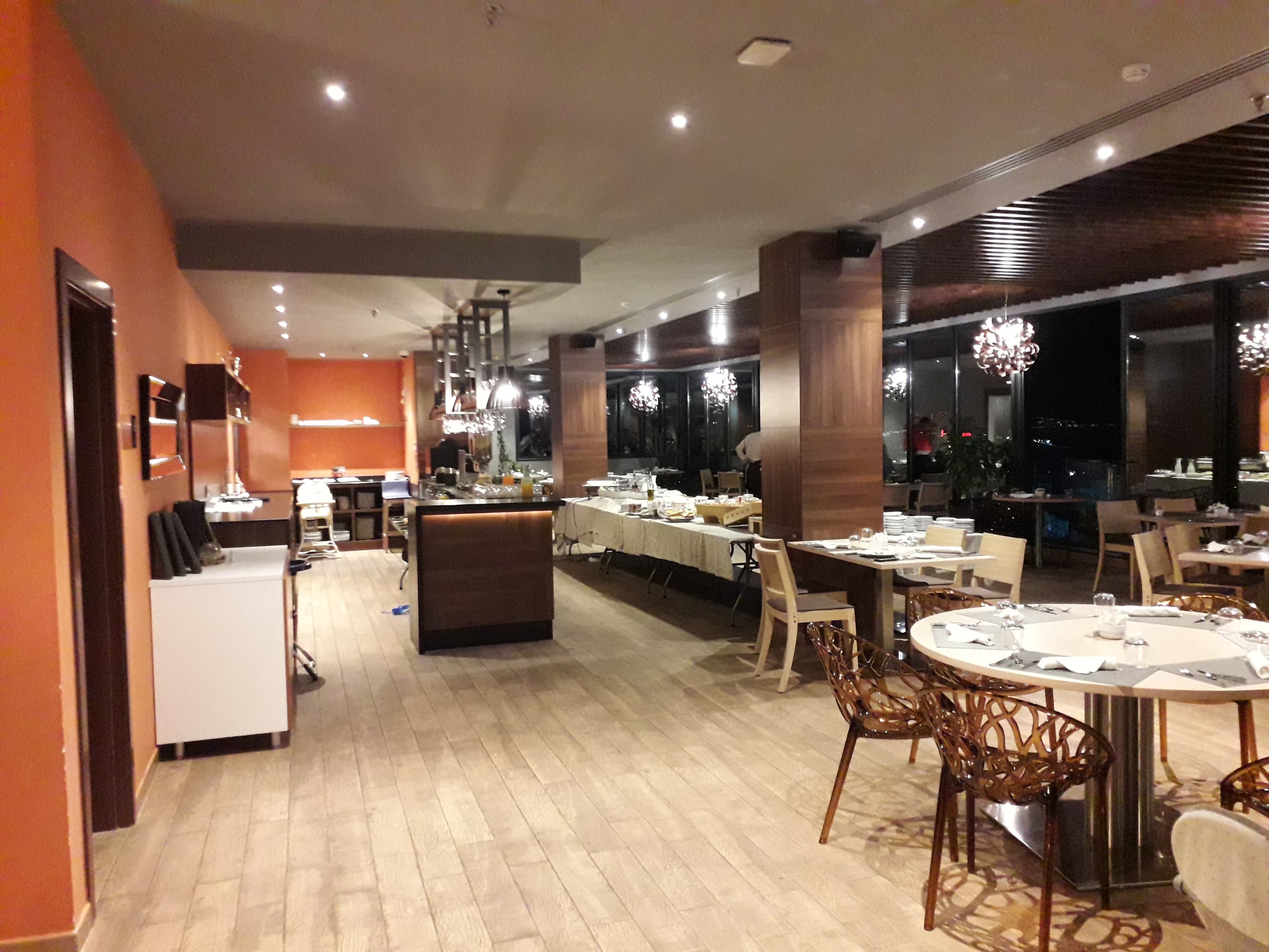 Az Hotel Le Zephyr Mostaganem-餐饮