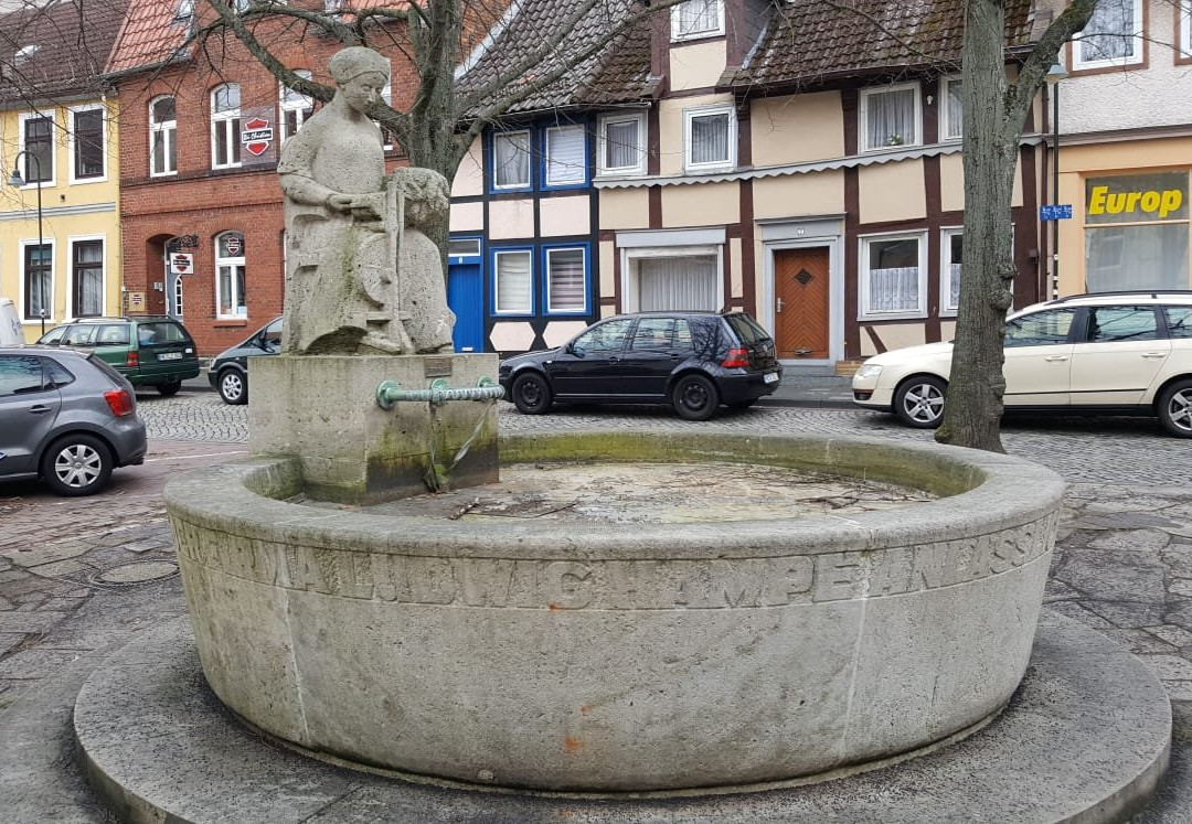 Springbrunnen "Die Spinnerin"