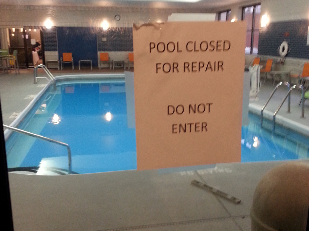 温德姆香槟豪顿套房酒店主图