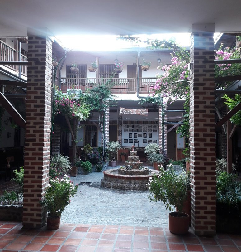 Hotel Caseron Plaza主图