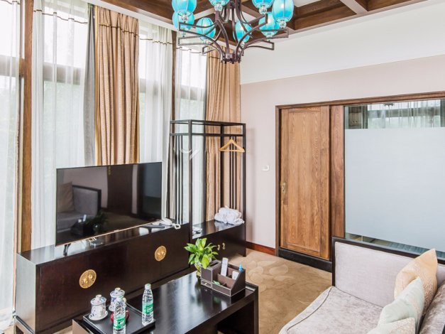 花间集驿栈主图