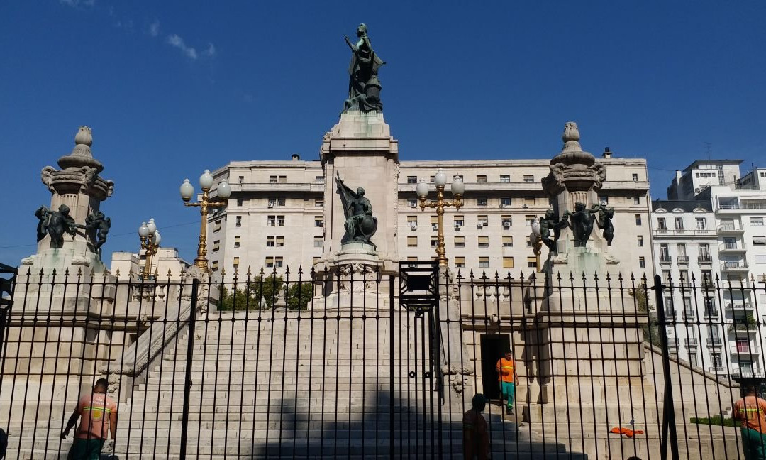 Monumento de los dos Congresos景点图片