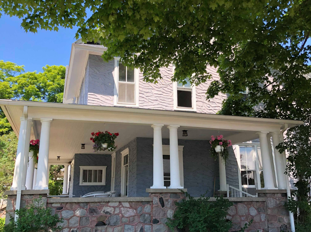 Charlevoix House主图