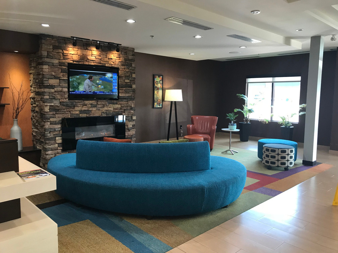 弗农费尔菲尔德套房酒店主图