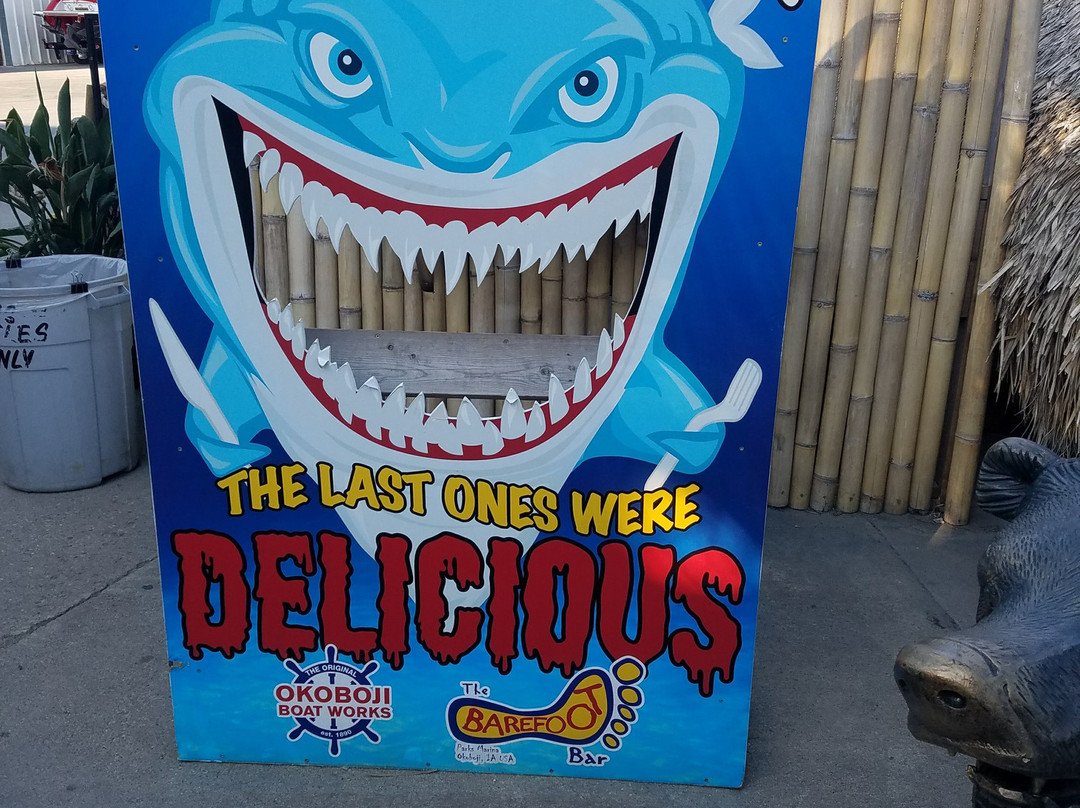 The Barefoot Bar at Okoboji-奥科博吉必去景点