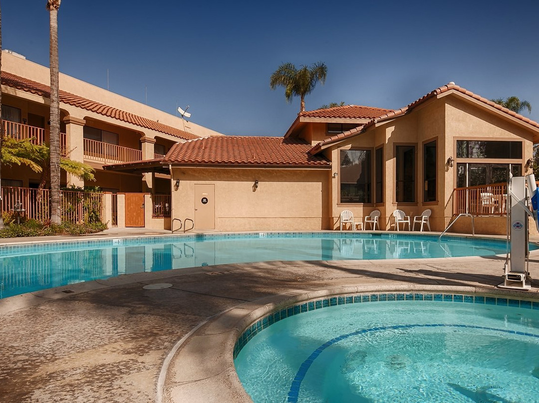 贝斯特韦斯特钻石吧套房酒店主图