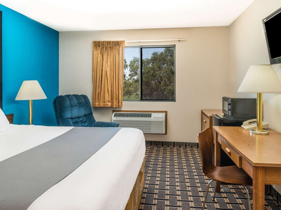 Super 8 by Wyndham Lincoln West主图