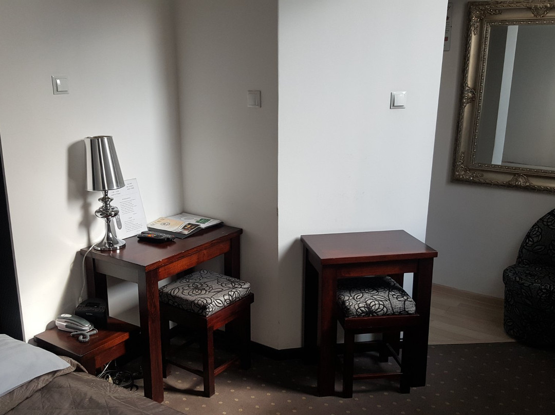 Bristol Hotel主图