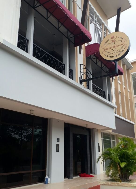Santai Maknyus Coffee and Eatery