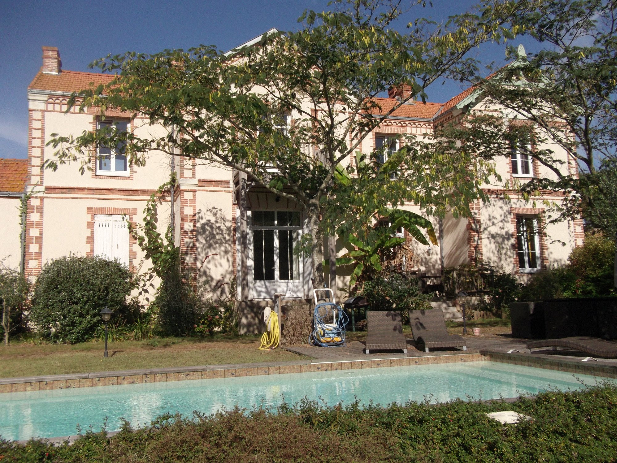 A la Villa d'Herbauges-官方