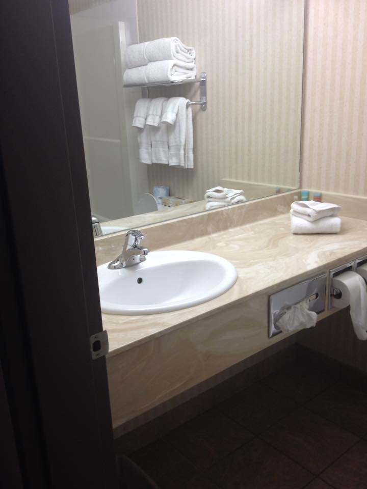 Pomeroy Inn & Suites Dawson Creek-浴室