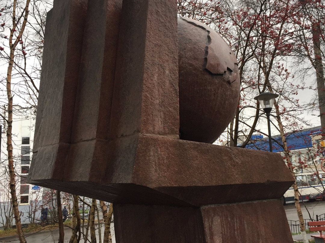 Monument to Anti-Hitler Coalition-摩尔曼斯克必去景点