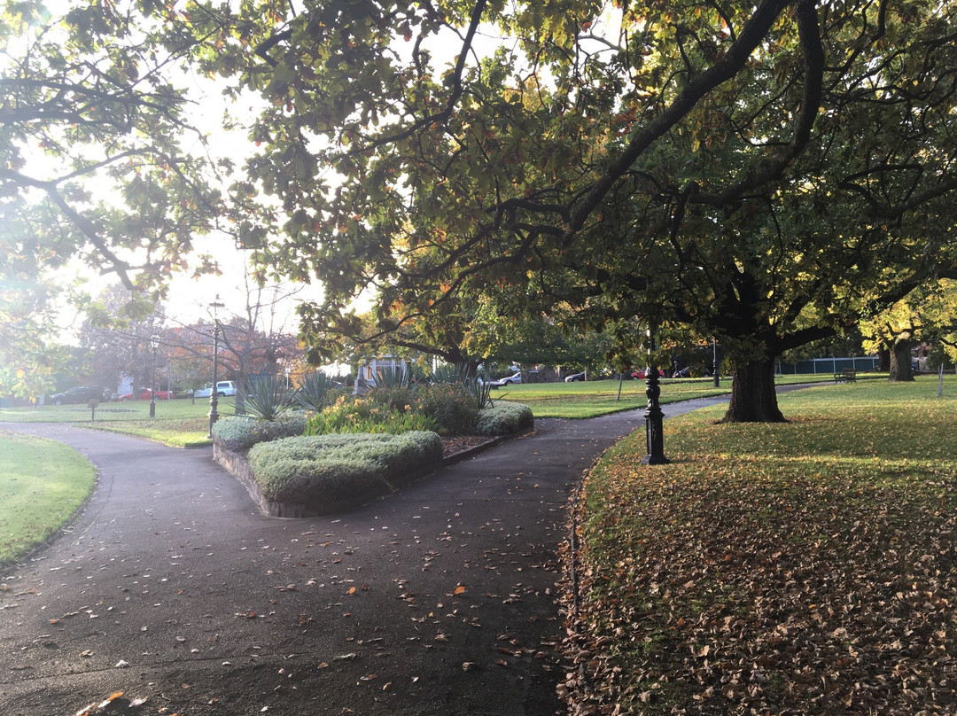 Surrey Gardens-萨里山必去景点