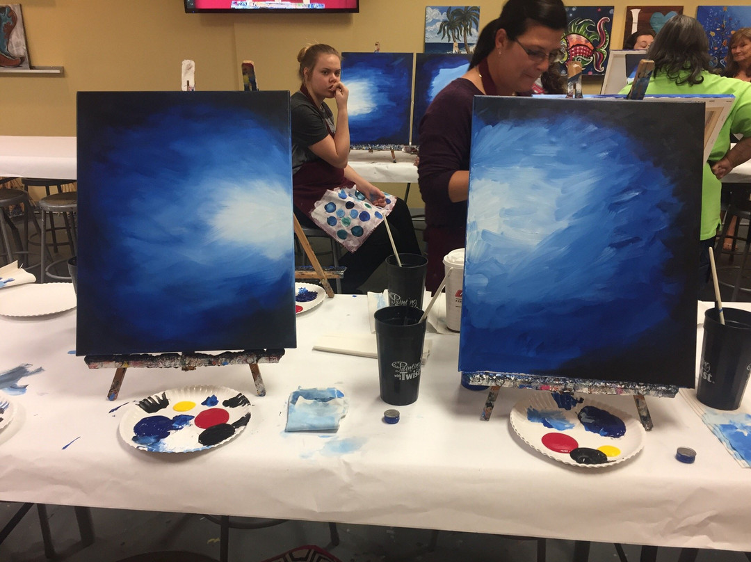 Painting with a Twist-莱克兰必去景点