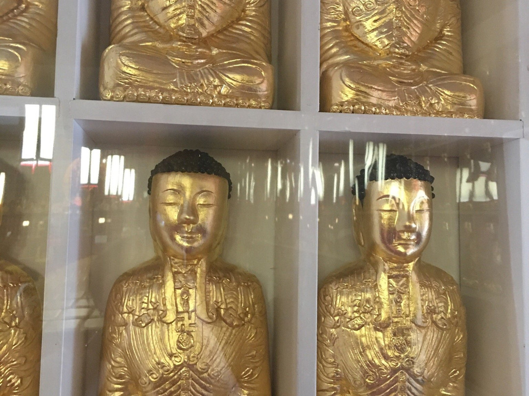 The City of Ten Thousand Buddhas景点图片