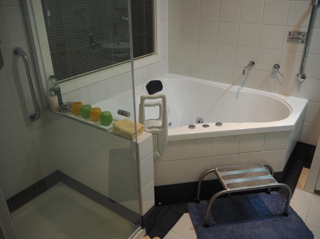 The Charles Robbins主图