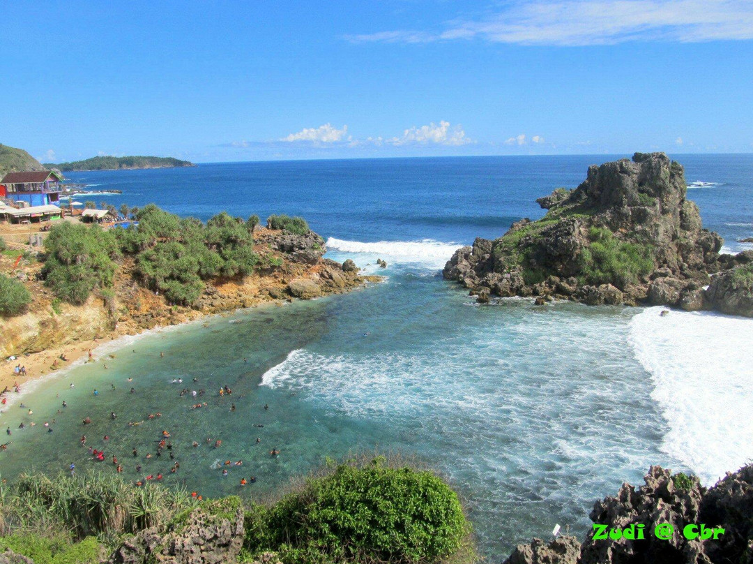 Nglambor Beach景点图片