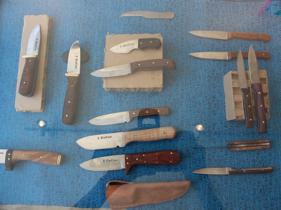 Gallery Van de Water-萨利达必去景点