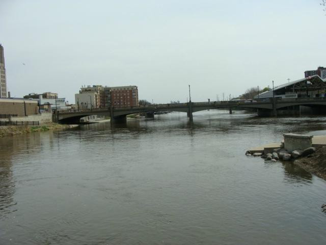 Riverside Drive Promenade-埃尔金必去景点