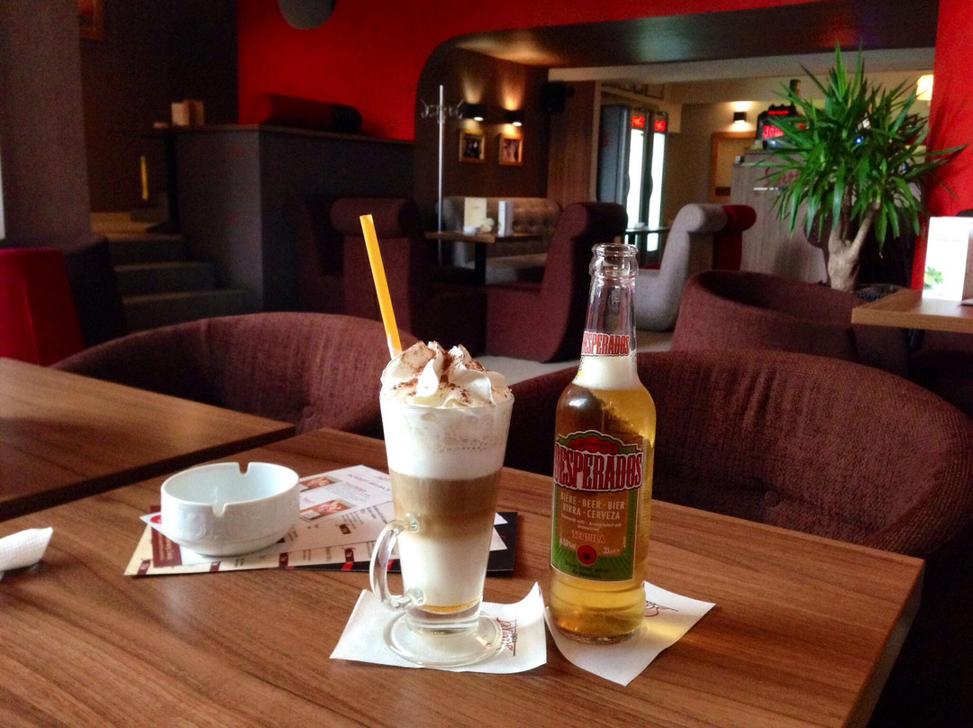 Scarlet cafe