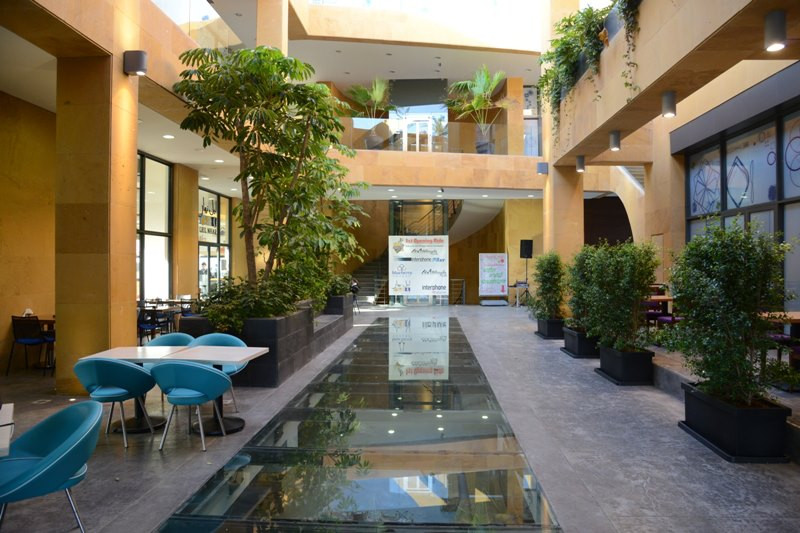 Dbayeh餐馆和美食-Blueberry Square