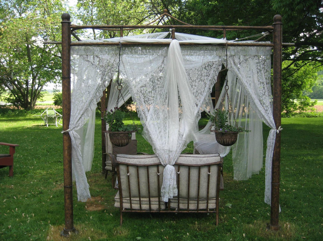 Madison Bed, Book & Candle主图