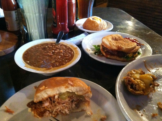 Canton餐馆和美食-Williamson Brothers Bar-B-Q - Canton