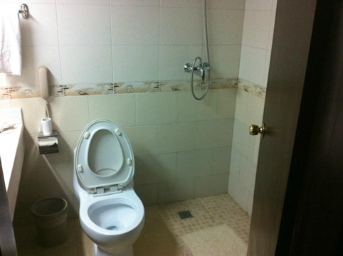 骄城山饭店主图