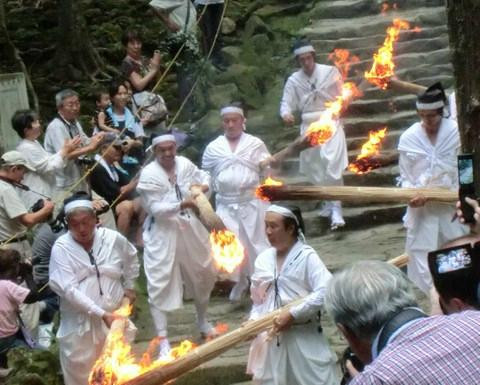 Nachi Ogi Matsuri (Nachi Fire Festival)景点图片