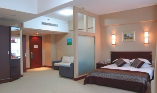 欧宝大酒店主图